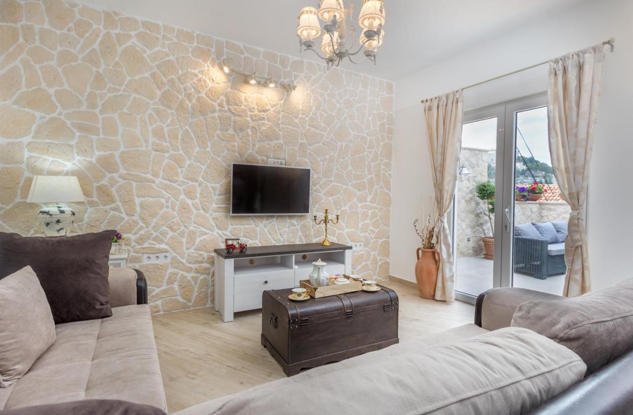 Villa Capitis In The Center- Luxury Apartment With Swimming Pool Χβαρ Εξωτερικό φωτογραφία