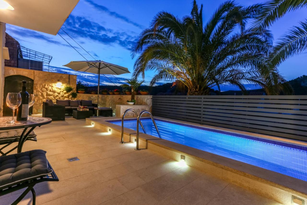 Villa Capitis In The Center- Luxury Apartment With Swimming Pool Χβαρ Εξωτερικό φωτογραφία