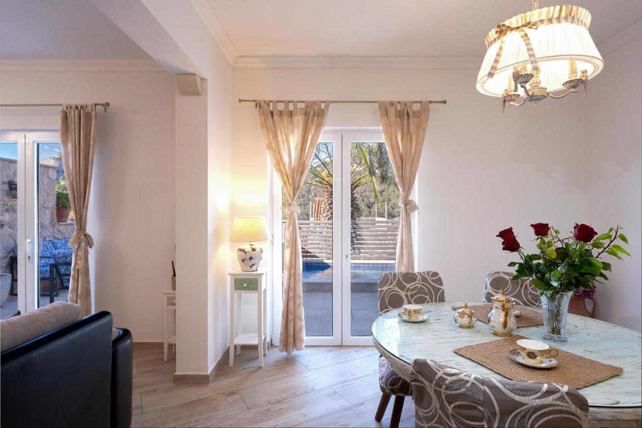 Villa Capitis In The Center- Luxury Apartment With Swimming Pool Χβαρ Εξωτερικό φωτογραφία