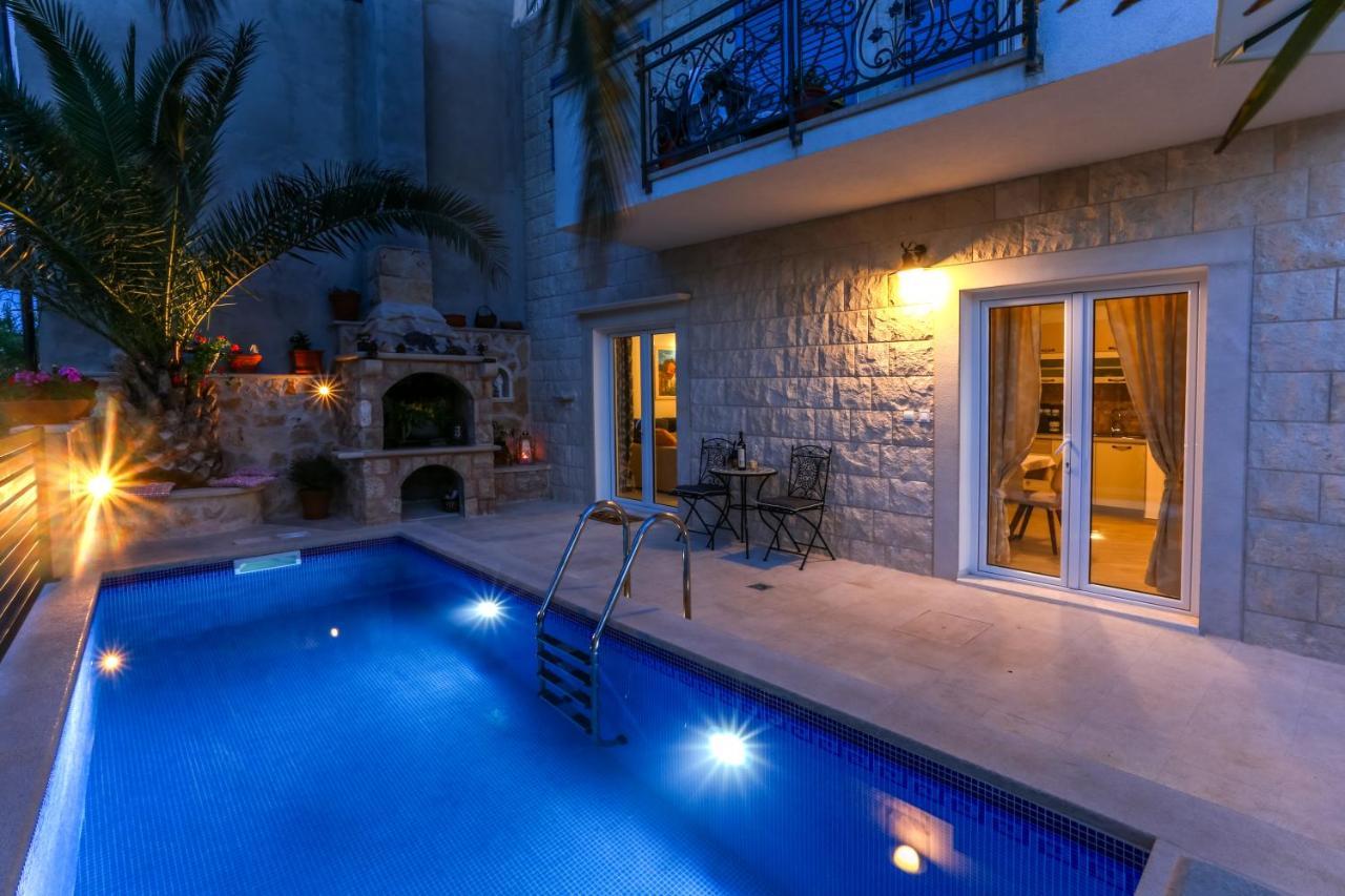 Villa Capitis In The Center- Luxury Apartment With Swimming Pool Χβαρ Εξωτερικό φωτογραφία