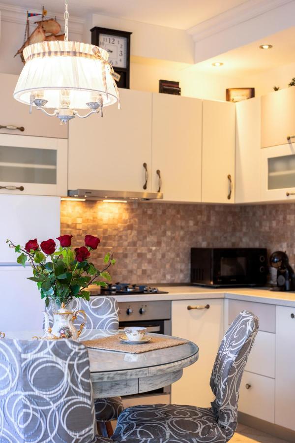 Villa Capitis In The Center- Luxury Apartment With Swimming Pool Χβαρ Εξωτερικό φωτογραφία