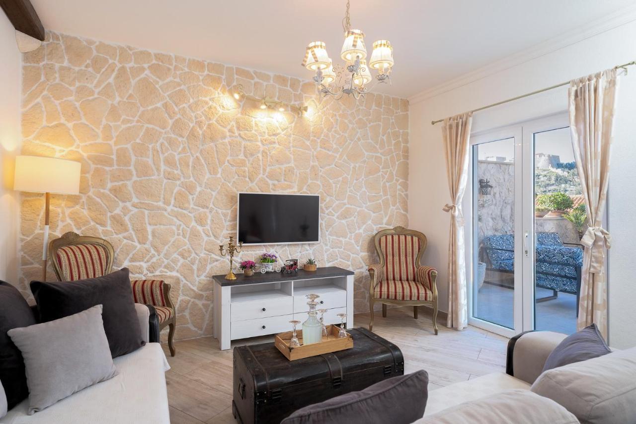 Villa Capitis In The Center- Luxury Apartment With Swimming Pool Χβαρ Εξωτερικό φωτογραφία