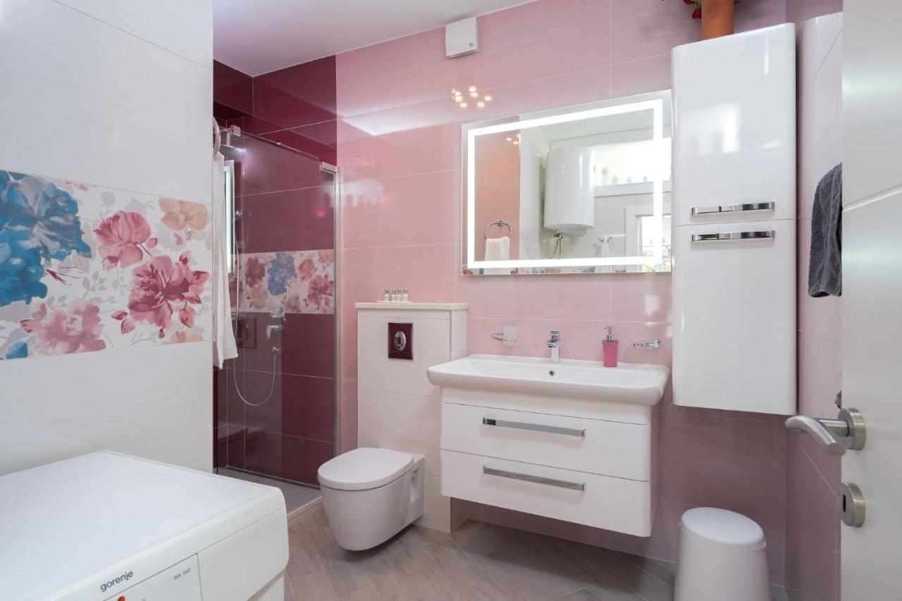 Villa Capitis In The Center- Luxury Apartment With Swimming Pool Χβαρ Εξωτερικό φωτογραφία