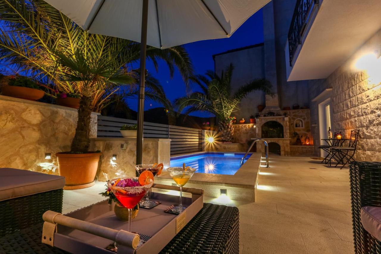 Villa Capitis In The Center- Luxury Apartment With Swimming Pool Χβαρ Εξωτερικό φωτογραφία