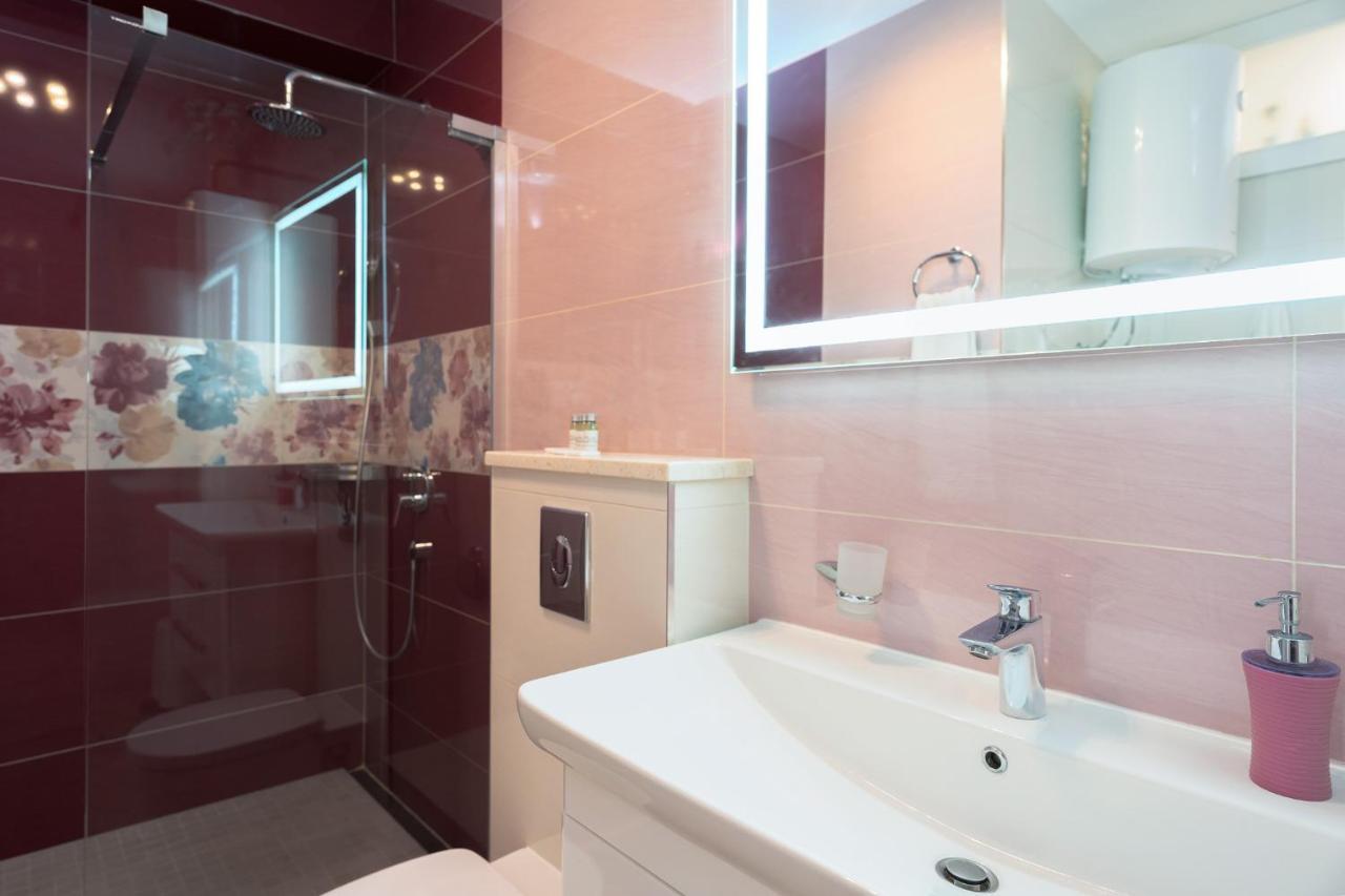 Villa Capitis In The Center- Luxury Apartment With Swimming Pool Χβαρ Εξωτερικό φωτογραφία
