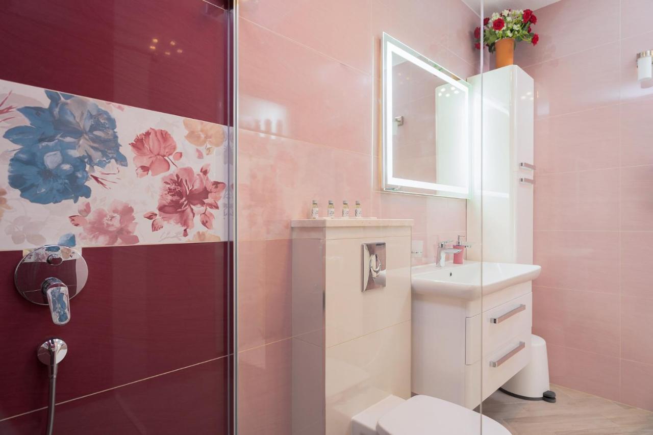 Villa Capitis In The Center- Luxury Apartment With Swimming Pool Χβαρ Εξωτερικό φωτογραφία
