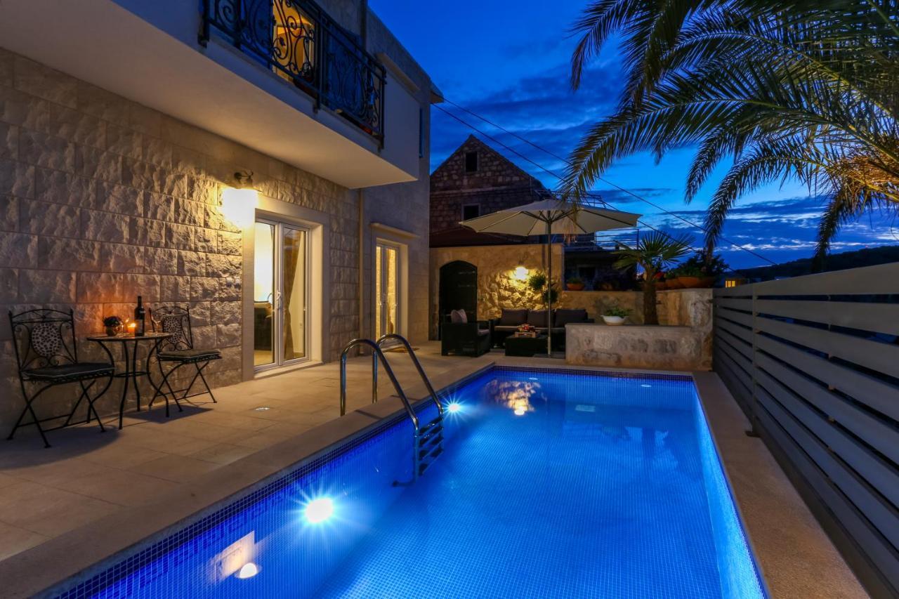 Villa Capitis In The Center- Luxury Apartment With Swimming Pool Χβαρ Εξωτερικό φωτογραφία