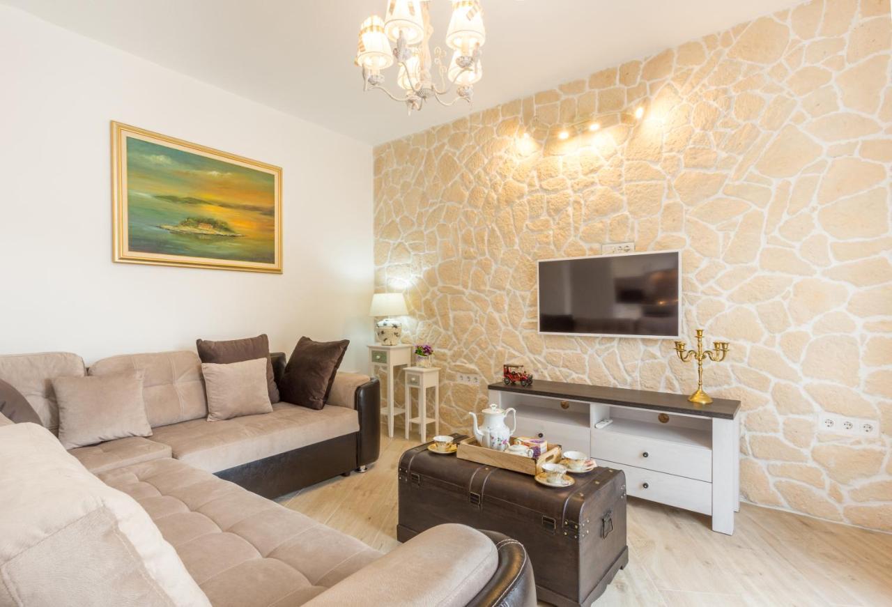Villa Capitis In The Center- Luxury Apartment With Swimming Pool Χβαρ Εξωτερικό φωτογραφία