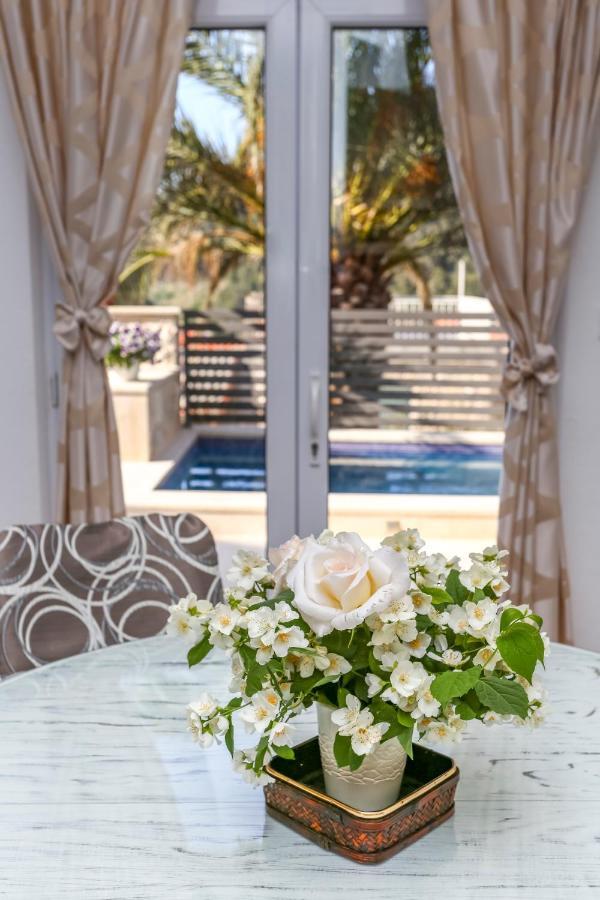 Villa Capitis In The Center- Luxury Apartment With Swimming Pool Χβαρ Εξωτερικό φωτογραφία